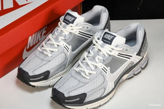 Vomero  BV1358-001 Nike Grey Vast Zoom 5  0804